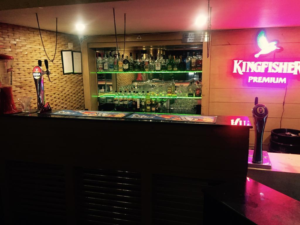 Vivek Hotel New Delhi Bagian luar foto