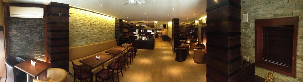 Vivek Hotel New Delhi Bagian luar foto